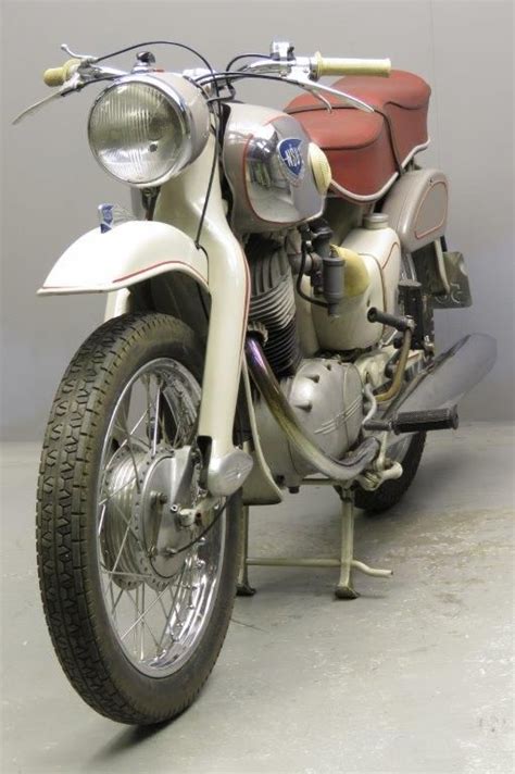 Like most of the 250cc motorcycles available in the us, this motor has been around for quite some time with little change. NSU 1956 Max 250cc 1 cyl ohc 2712 | Old motorcycles, Mini ...