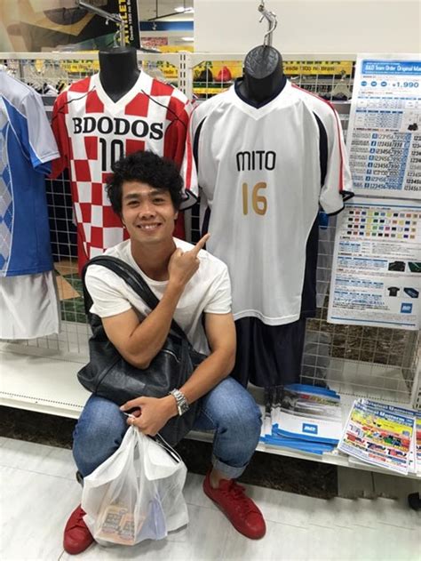 Theo lời hòa minzy, công phượng là người chủ động nói lời chia tay. Tin sao việt: Diện mạo đối lập của Công Phượng và Hòa ...