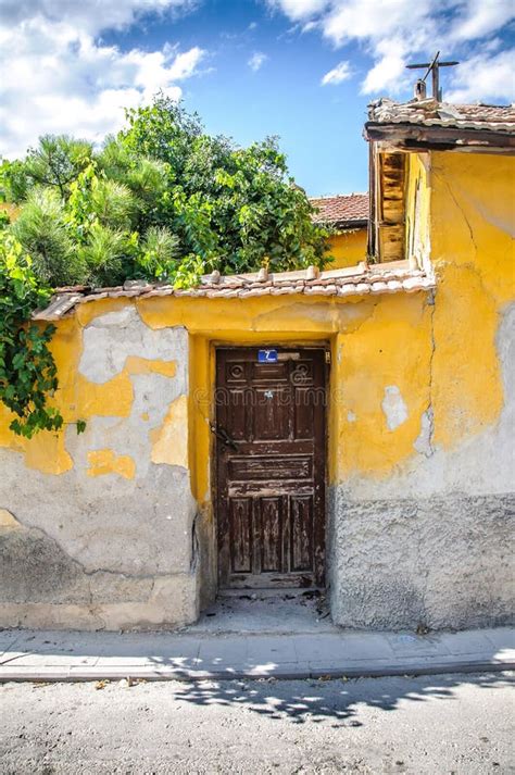 Entrance Of Yellow House Stock Image Image Of Italy 33255881