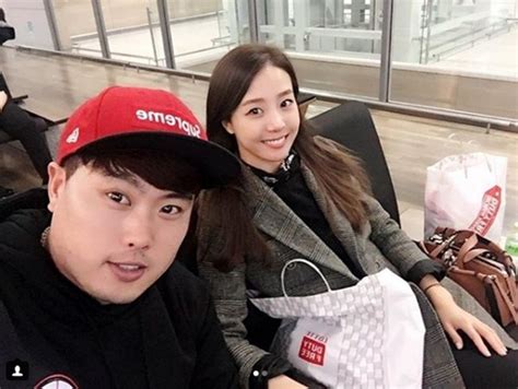 류현진 귀국, 최고급 슈퍼카 타고 아내와 함께 집으로 | ryu hyun jin arrived in korea 2019. '신혼부부' 류현진♥배지현 "허니문 잘 다녀오겠습니다 ...