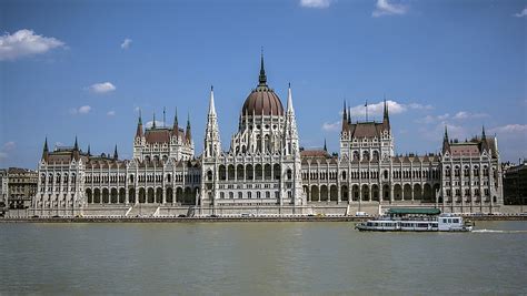 In modern politics and history, a parliament is a legislative body of government. Nagyot lépett a magyar parlament - Napi.hu