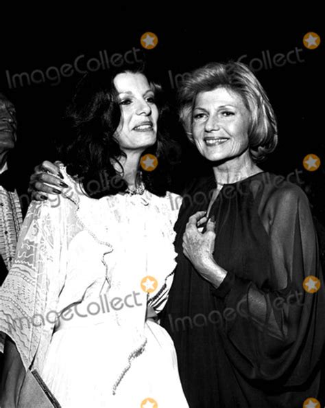 Photos And Pictures Rita Hayworth With Daughter Yasmin 11 22 1977 2690 Cutler Globe Photos