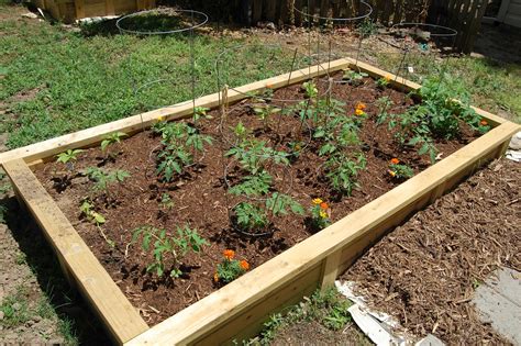 There are many ways to work in the garden, but with a raised garden a raised garden is a garden where the soil level is brought up in some places. The Conservatory: Simple Soil Recipe for Raised Beds