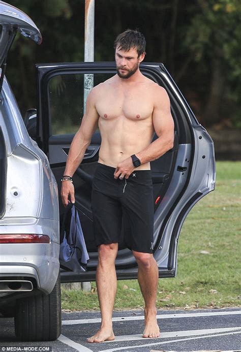 Shirtless Chris Hemsworth Strips Off While Getting Changed At Broken Head Beach Daily Mail Online