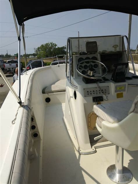 Donzi Center Console F23 Offshore Fishing Machine Twin Outboards