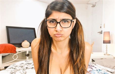 Mia Khalifa To Make Her Debut In Indian Film Industry Are You All Set
