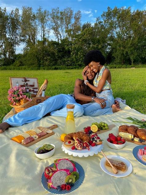 We have collect images about picnic aesthetic pinterest including images, pictures, photos, wallpapers, and more. Pinterest: @calllmedi in 2020 | Picnic, Picnic date, Black ...