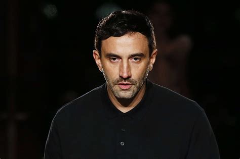 You can not choose to become a victim, but it's up to you if you want stay one. Após 12 anos, Riccardo Tisci deixa a Givenchy - A revista ...
