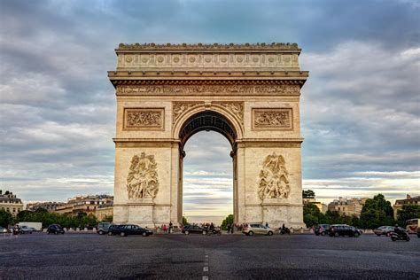 Ceci Est Le Arc De Triomphe De LÉtoile Il Est Situé Dans La Paris