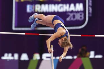 Katie is a professional pole vaulter from cleveland, ohio, who is currently training at washington state. Katie Nageotte: Clearing the Comfort Zone | Spikes
