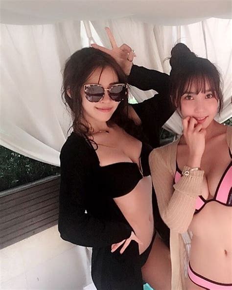 Crayon Pop S Ellin In Bikini With Actress Ha Soomin Scrolller