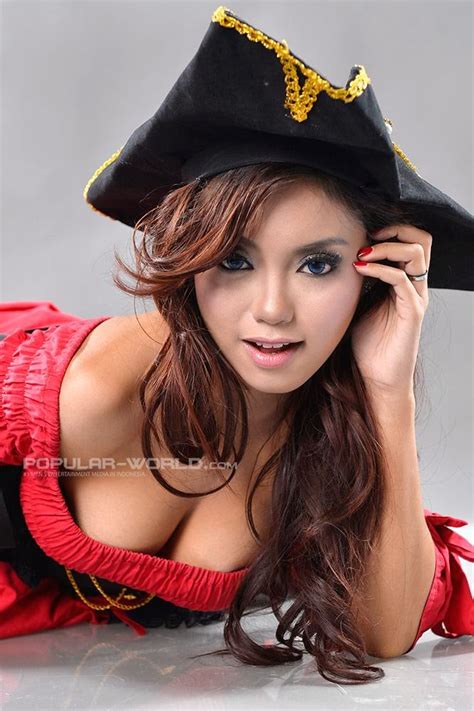 Ayu Pramuditha For Popular World Magazine Bfn 2014 Photoshoot