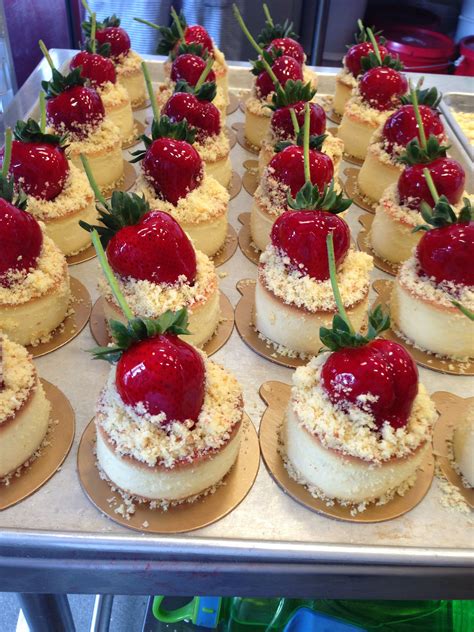 Mini Cheesecakes Topped With Strawberries Mini Desserts Desserts Mini Cheesecakes