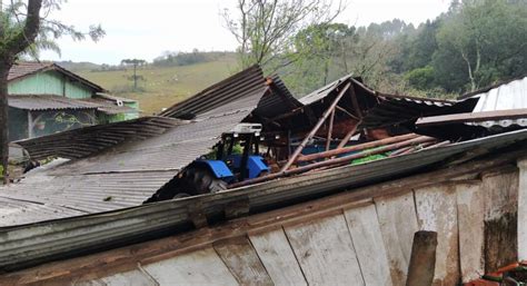 A polícia de santa catarina divulgou o nome do autor do atentado contra um creche na cidade de saudades (sc). VÍDEO: moradores registram tornado em Santa Catarina; confira imagens