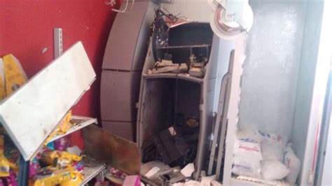 bandidos explodem caixa eletrônico e destroem conveniência em posto de combustível na capital