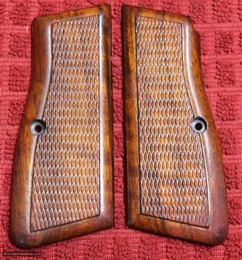 Original Browning Hi Power Hp 35 Factory Grips Walnut 9mm