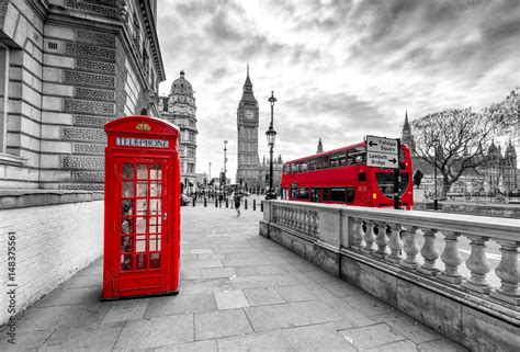 Foto De London Red Telephone Booth And Big Ben Clock Tower Do Stock
