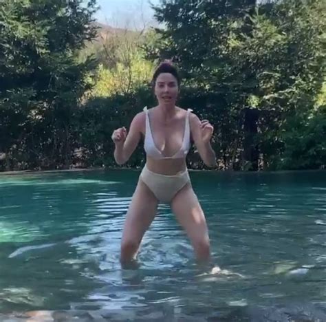 Whitney Cummings Smacked Her Wet Pussy On The Water Photos