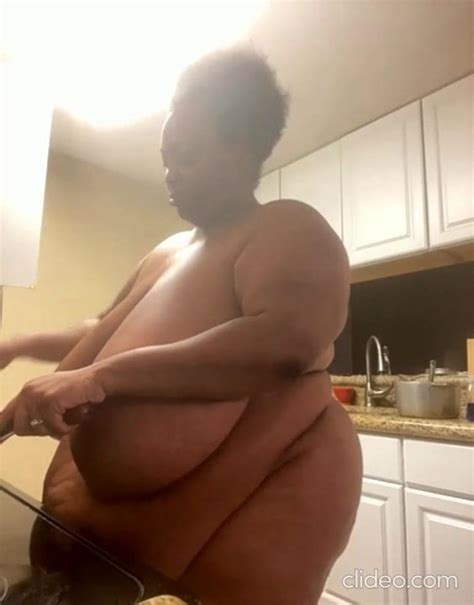 Black SSBW With Saggy Tits Cooking Nude XHamster