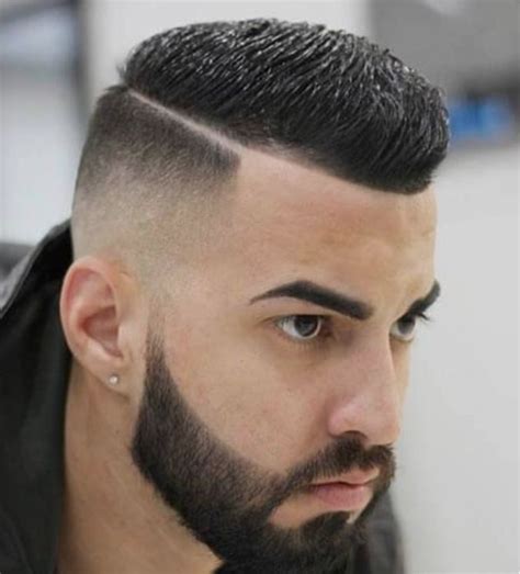 Un degradado medio es un tipo de corte cónico para los hombres que aterriza por debajo de las los cortes de pelo fade son normalmente cortos, incluso rapados, cerca de la nuca. Pin en Cortes 2019