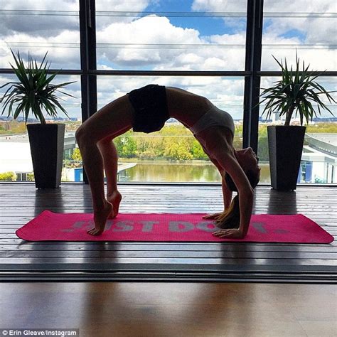 Erin Mcnaught Shows Off Incredible Toned Abs On Cover Of Womens Health Daily Mail Online