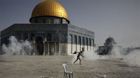 tempelberg neue zusammenstösse gewalt in jerusalem schürt sorge vor eskalation