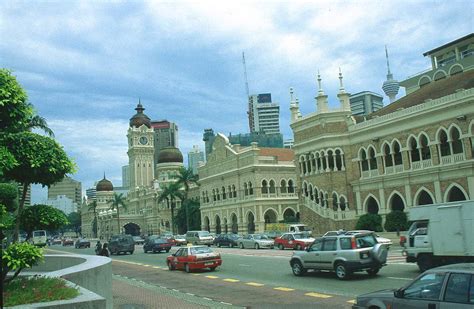 Keseluruhan bangunan parlimen yang menempatkan dewan rakyat ditutupi dengan corak unik yang diperbuat daripada terrazo. Industri Binaan Malaysia: Bangunan menarik cantik senibina ...