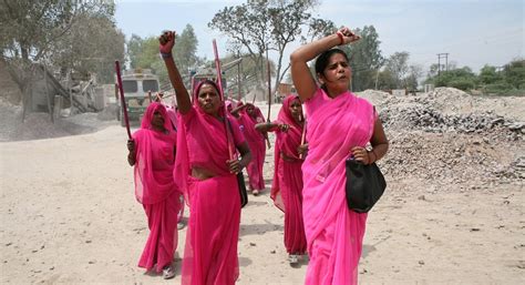 Pink Power På Tiff 13 Filmen Gulabi Gang Av Nishtha Jain Hildekatblog