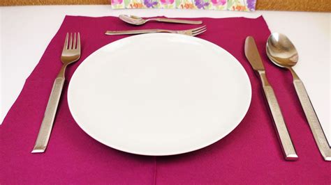 Wir zeigen dir wo was hinkommt damit du und deine gäste dinieren können wie im restaurant. Besteck Decken Messer Gabel