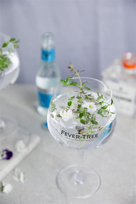 La ricetta originale del gin tonic, infatti, prevede il lime e sostituirlo con il limone potrebbe far arrabbiare qualche cultore del drink. Oggi è il World Gin Day: 4 ricette per un gin tonic perfetto