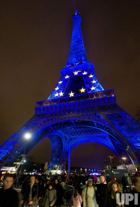 Photo Eu Colors Of The Eiffel Tower In Paris Par20081220105