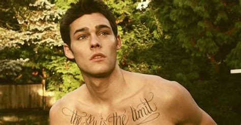 the model who played a gay man in “call me maybe” wasn t comfortable with the role instinct