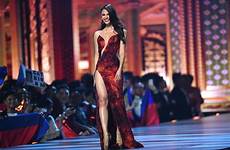 miss catriona gray universe walk vogue lava gown red runway dress evening dreamt once philippines pageant moment mom tyra banks