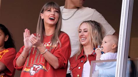 Taylor Swift Is Still In Her Chiefs Red Era With Latest Appearance Supporting Travis Kelce At