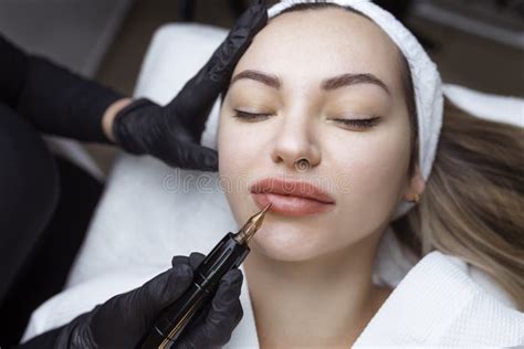 Cosmetologist Makes Permanent Makeup On A Womanand X27s Face Specialist Stock Image Image Of