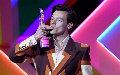 Harry Styles Gucci Suit And Purse More Memorable Looks From The 2021