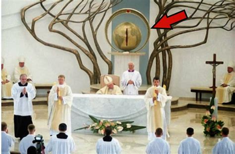 Among the many strange and suspicious statues, fountains, facades and structures that occupy vatican city, the pope's audience hall stands out for its uncanny resemblance to a snake. el mago y su chistera: El asunto de Sor Faustina Kowalska ...