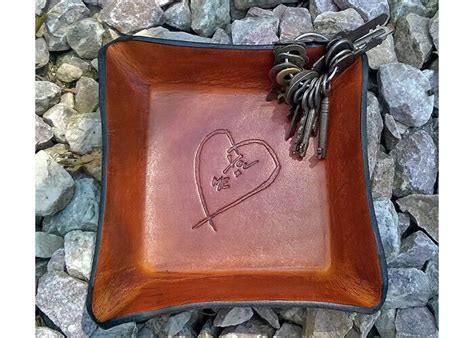 It has a nice bottle design and packed in a beautiful black box that is ready to be gifted. 24 Unforgettable Anniversary Gift For Him 3 Years Of Happy ...