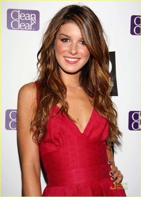 shenae grimes is red hot photo 2114322 shenae grimes photos just jared celebrity news and