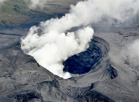 In Photos Japans Mount Aso Erupts Residents Warned Of Spewing Ash