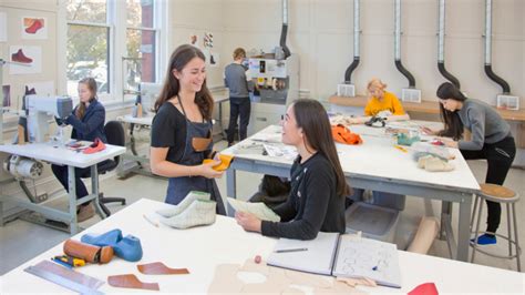 Accessory Design Careers Become A Accessories Buyer And More At Scad