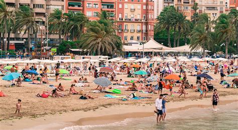 That is why a memory is also called a recuerdo in spanish! 97 Spanish Words for Your Summer Vacation at the Beach | Beach in spanish, Spanish words, Spanish