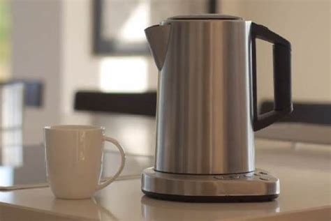 Wireless Kettle Lets Users Make Tea Without Getting Out Of