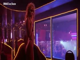 Gina Gershon And Elizabeth Barkley Nude Scene From Showgirls Escena De Sexo Celebsnudeworld Com