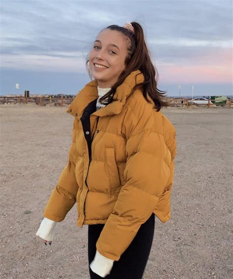 Emma Chamberlain Outfits Cropped Cable Knit Sweater Fall Outfits