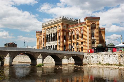 WB6 Leaders' summit: Vučić arrives in Sarajevo - European Western Balkans