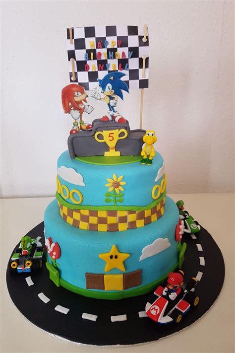 The super mario brothers are ready to party with this fun cake topped with lollipops and sprinkles! Sonic/Mario birthday cake / Verjaardagstaart | Sonic cake ...