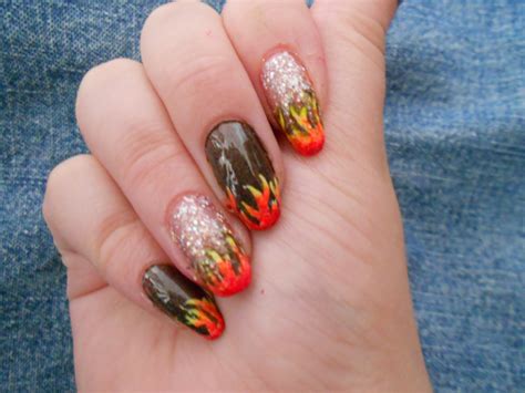 The Nail Artista Extraordinaire: Some Like It Hot: Easy Flames Nail Art