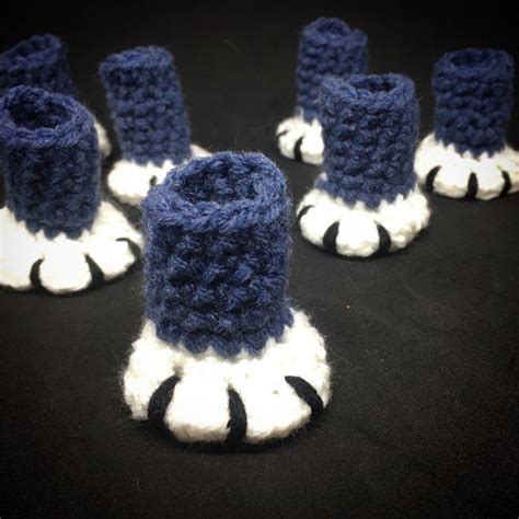 The product will be a beautiful and lovely gift when you participate in a housewarming or spend for your friends who are cat lovers. Cat Paw Chair Sock Crochet Pattern | Chair socks, Crochet ...
