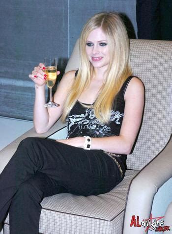 Celebrity Baby Scoop Avril Lavigne Off Bump Watch